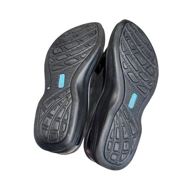 Bzees Black Criss-Cross Slide Sandals With Wedge Heel & Textured Sole - Picture 9 of 9